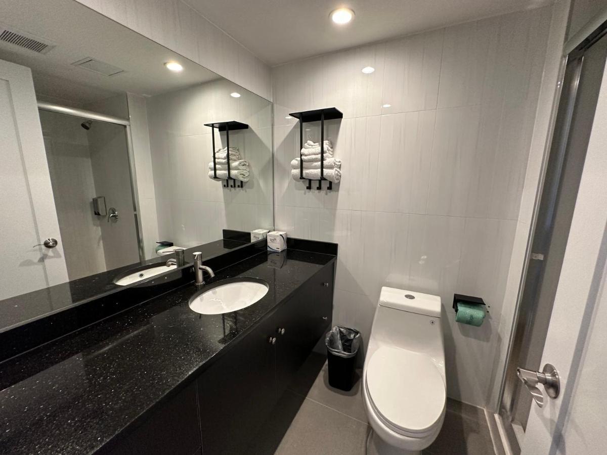 Regal Inn & Suites New York Laguardia Hotel Esterno foto