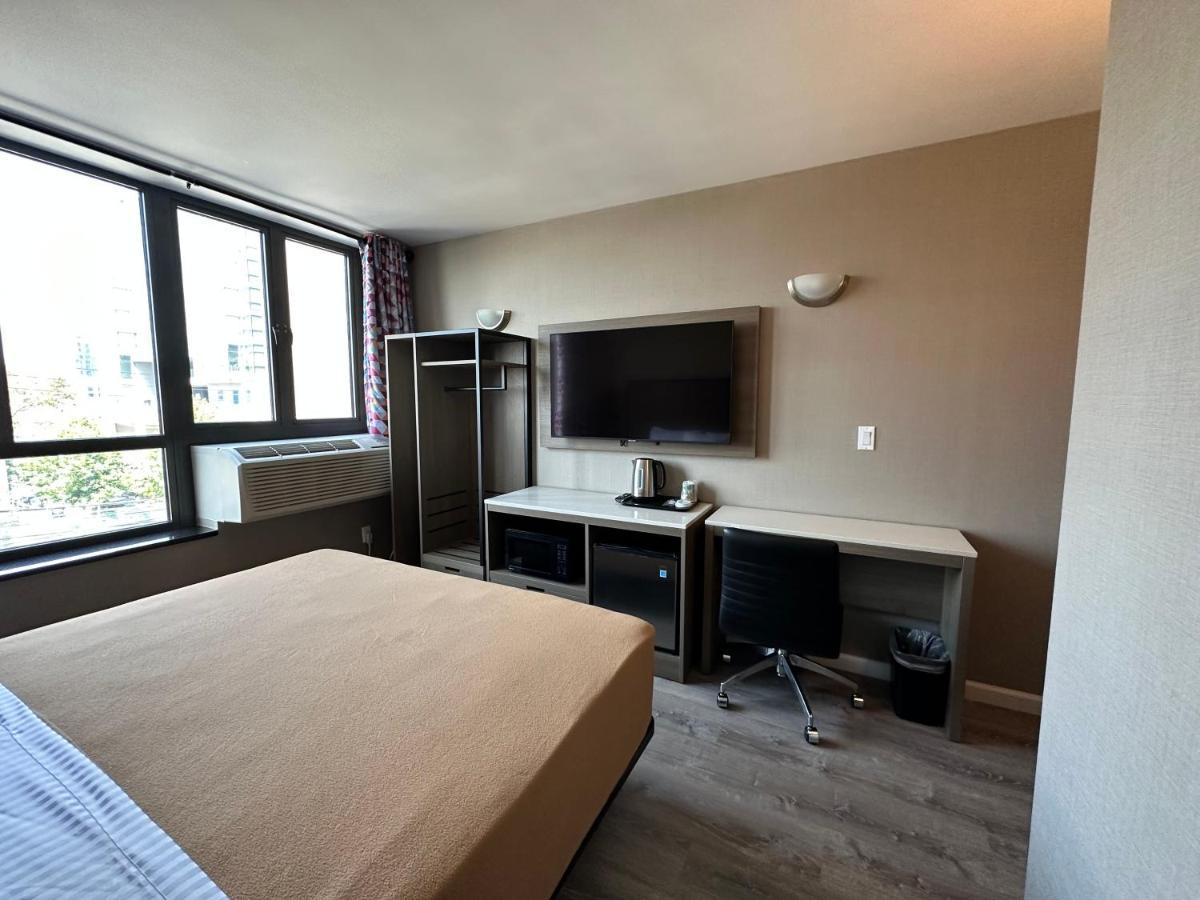 Regal Inn & Suites New York Laguardia Hotel Esterno foto