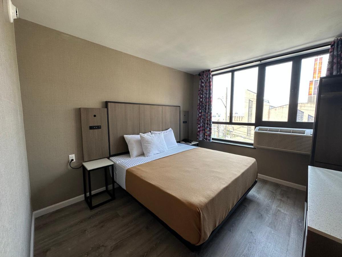 Regal Inn & Suites New York Laguardia Hotel Esterno foto