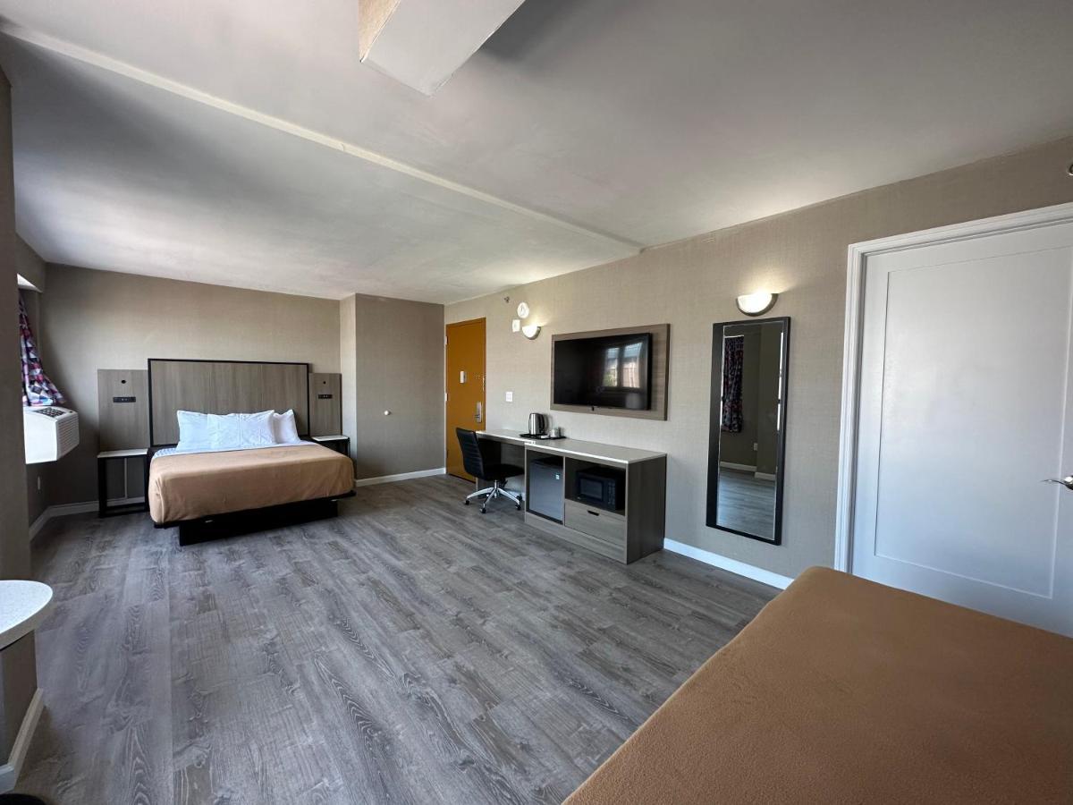 Regal Inn & Suites New York Laguardia Hotel Esterno foto