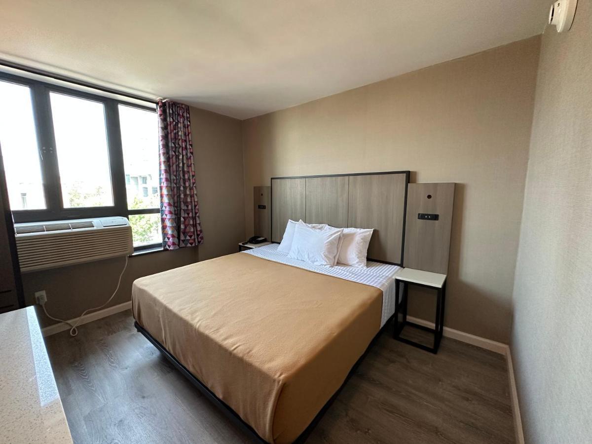 Regal Inn & Suites New York Laguardia Hotel Esterno foto